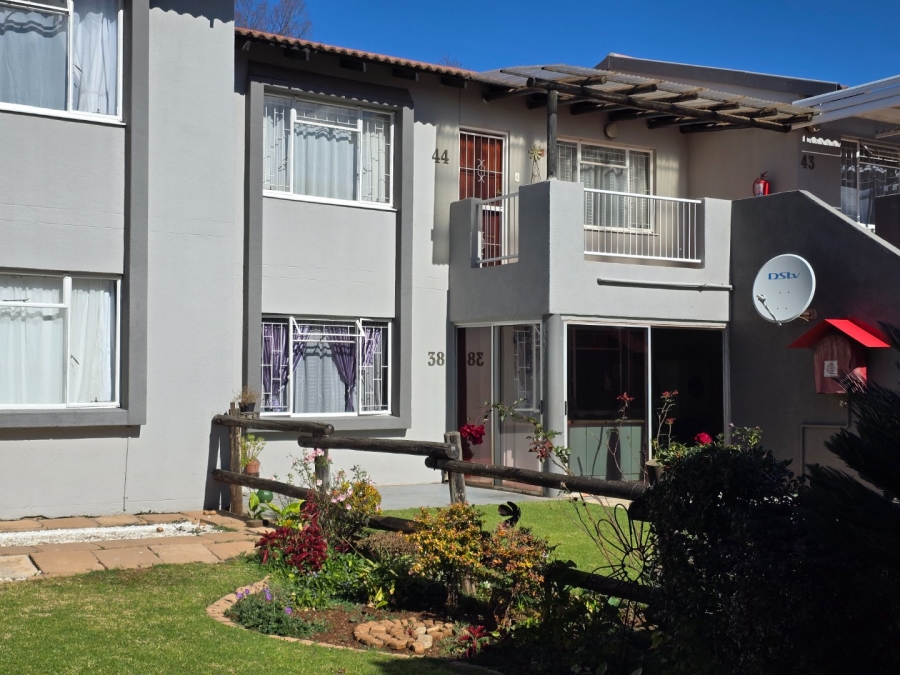 2 Bedroom Property for Sale in Van Der Hoff Park North West